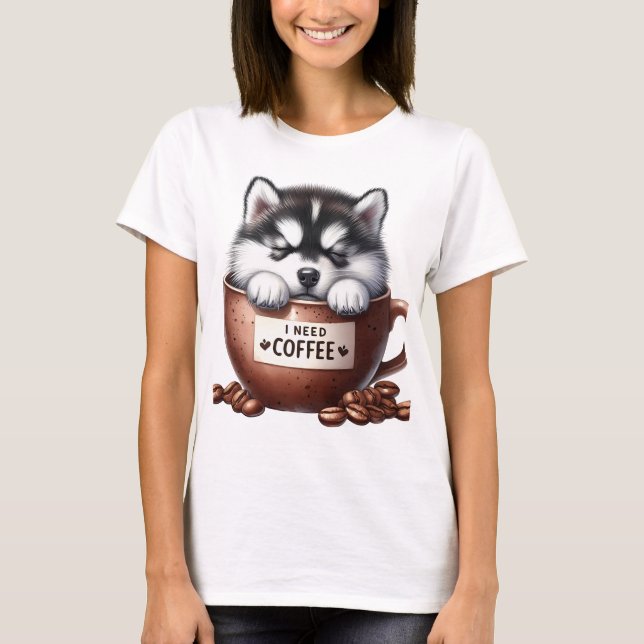 CAMISETA I NEED COFFEE AND AN ALASKAN MALAMUTE DOG (Anverso)
