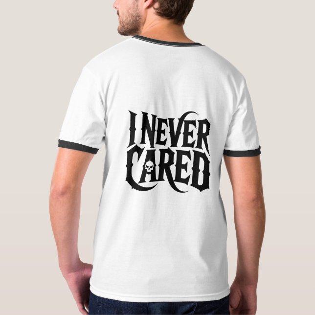 Camiseta I NEVER CARED" Gothic Skull Typography Tee  (Reverso)