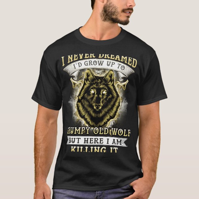 CAMISETA I NEVER DREAMED I'D GROW UP TO GRUMPY OLD WOLF (Anverso)
