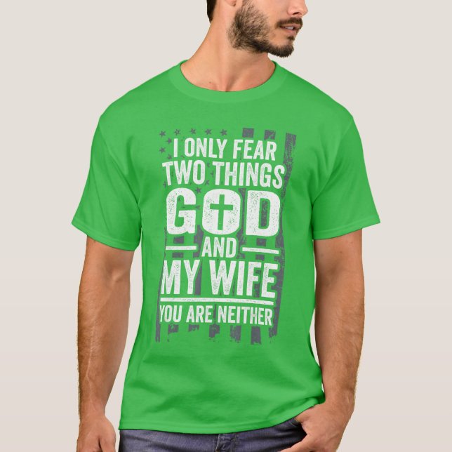 Camiseta I Only Fearwohings God and My Wife Patriotic Husba (Anverso)