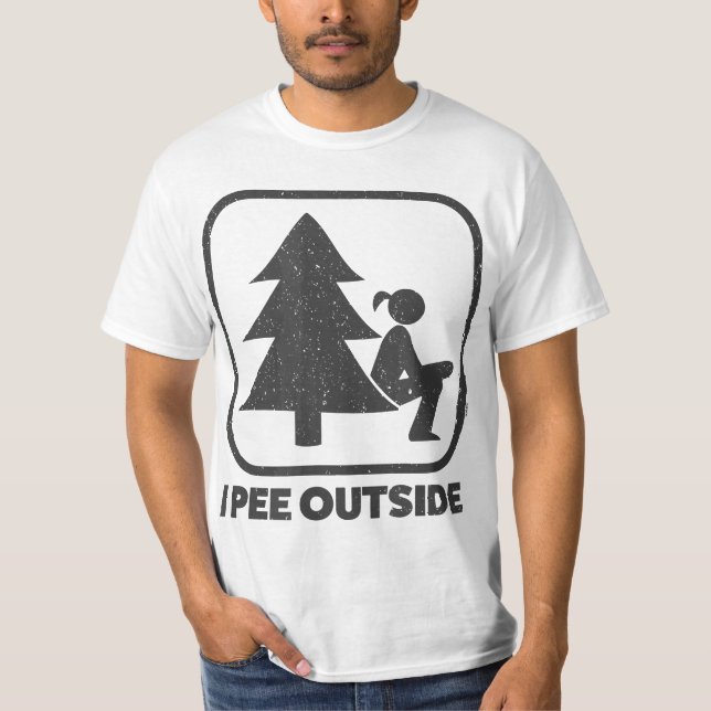 Camiseta I Pee Outside Girl Sign Funny Camping Hiking Outdo (Anverso)