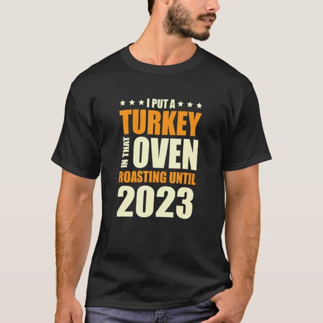 Camiseta I Put A Turkey In That Oven Pregnancy Thanksgiving (Anverso)