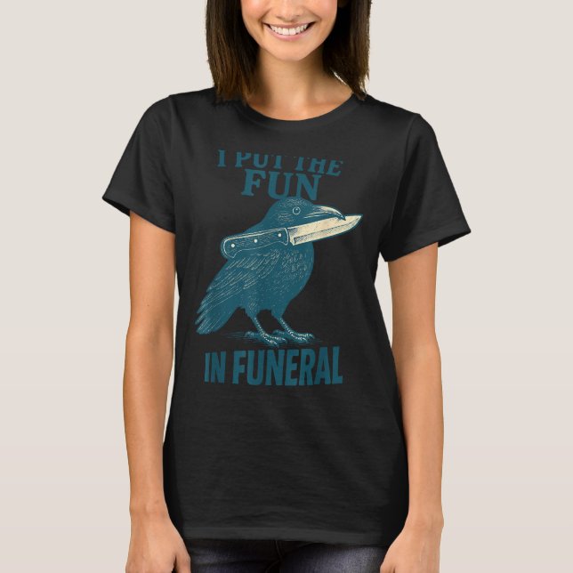 Camiseta I Put The Fun In Funeral Crow Humor Quote  (Anverso)