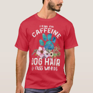 Camiseta I run on caffeine Dog hair and cuss words Christma