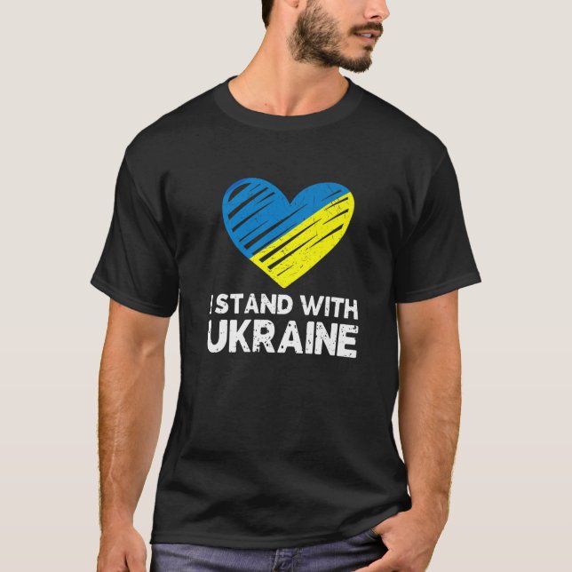 Camiseta I Stand With Ukraine, Heart Shape Support Ukrainia (Anverso)