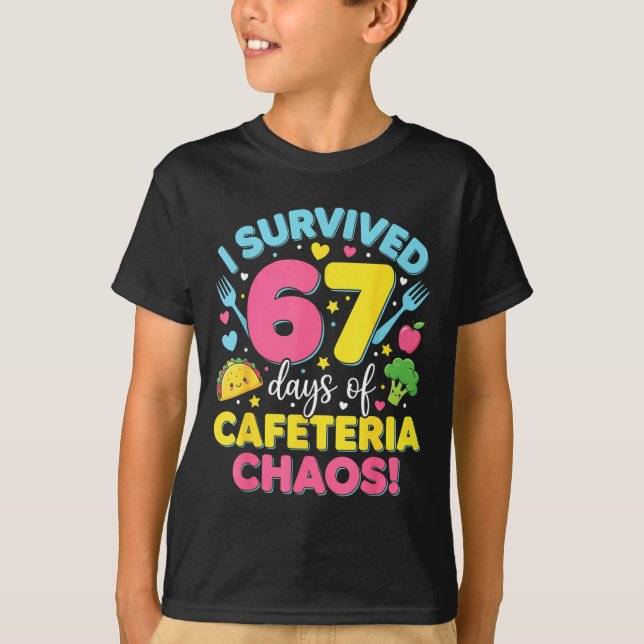 Camiseta I Survived 67 Days Of Cafeteria Chaos Meme  (Anverso)