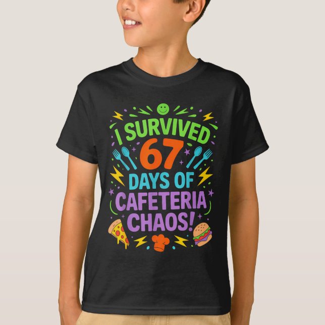Camiseta I Survived 67 Days Of Cafeteria Chaos Staff Lunch  (Anverso)