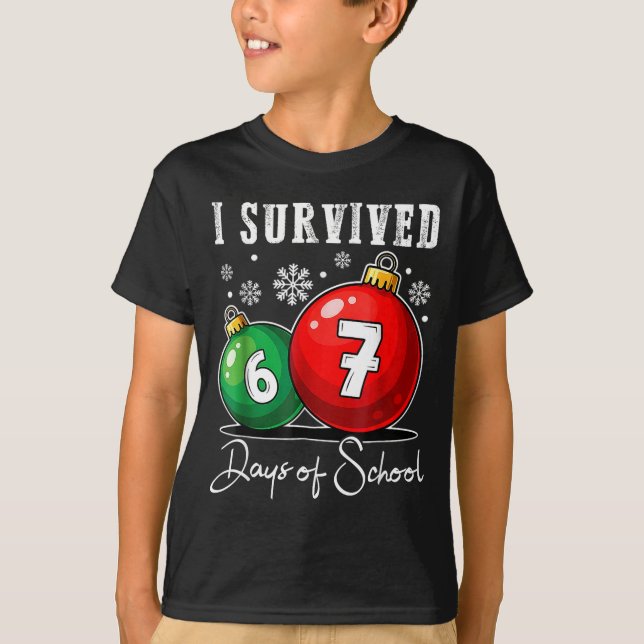 Camiseta I Survived 67 Days Of School Christmas Candy Cane  (Anverso)