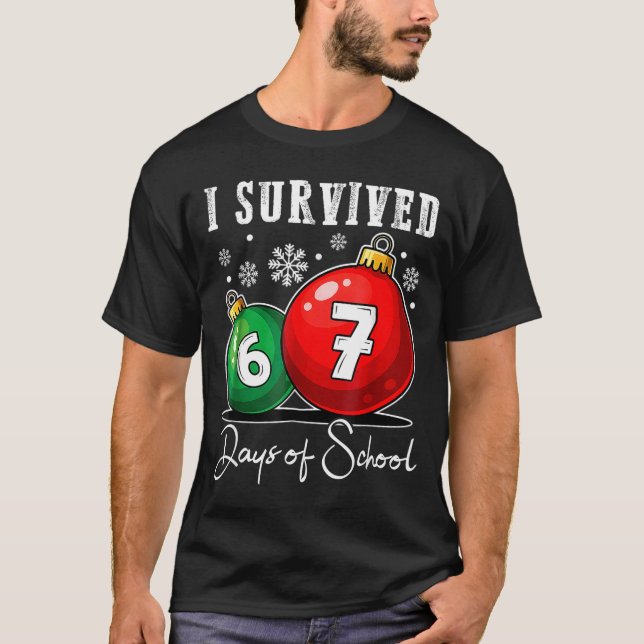 Camiseta I Survived 67 Days Of School Christmas Candy Cane  (Anverso)
