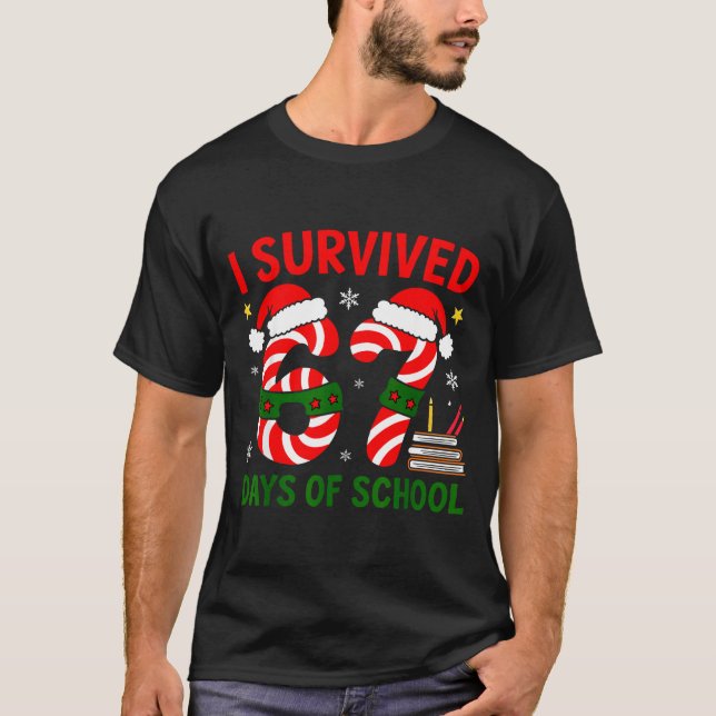 Camiseta I Survived 67 Days Of School Christmas Six Seven M (Anverso)