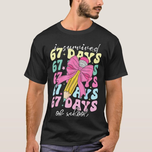 Camiseta I Survived 67 Days Of School Coquette Bow Student  (Anverso)