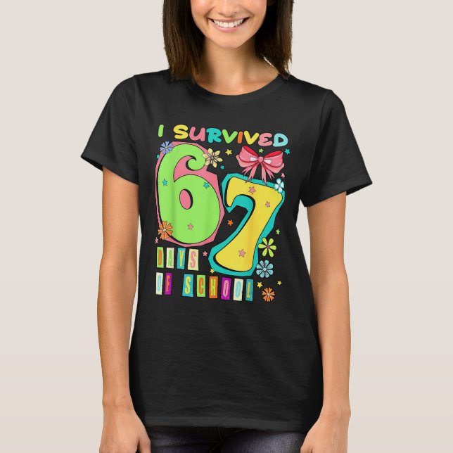 Camiseta I Survived 67 Days Of School Coquette Bow Teachers (Anverso)