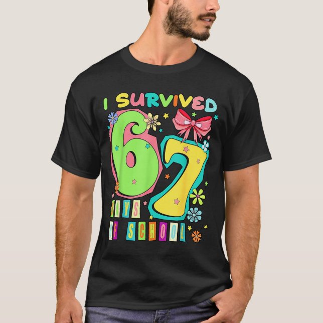 Camiseta I Survived 67 Days Of School Coquette Bow Teachers (Anverso)