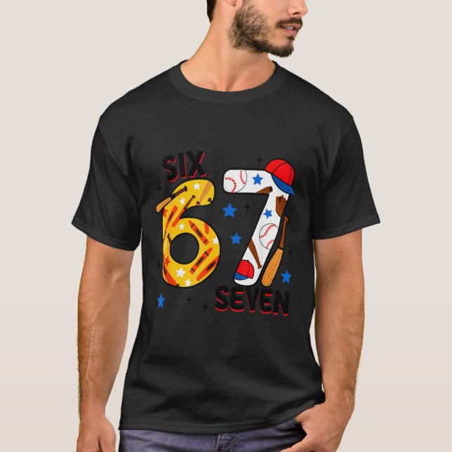 Camiseta I Survived 67 Days Of School Funny 6 7 Baseball Te (Anverso)