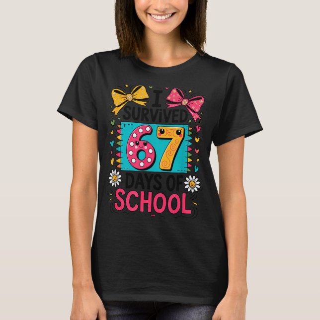 Camiseta I Survived 67 Days Of School Funny Meme Teacher Me (Anverso)