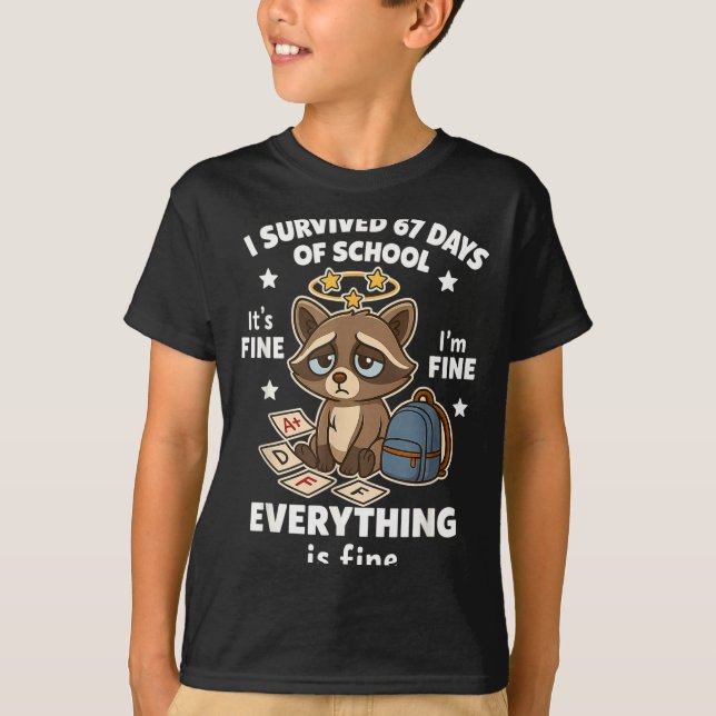 Camiseta I Survived 67 Days Of School Funny Raccoon  (Anverso)