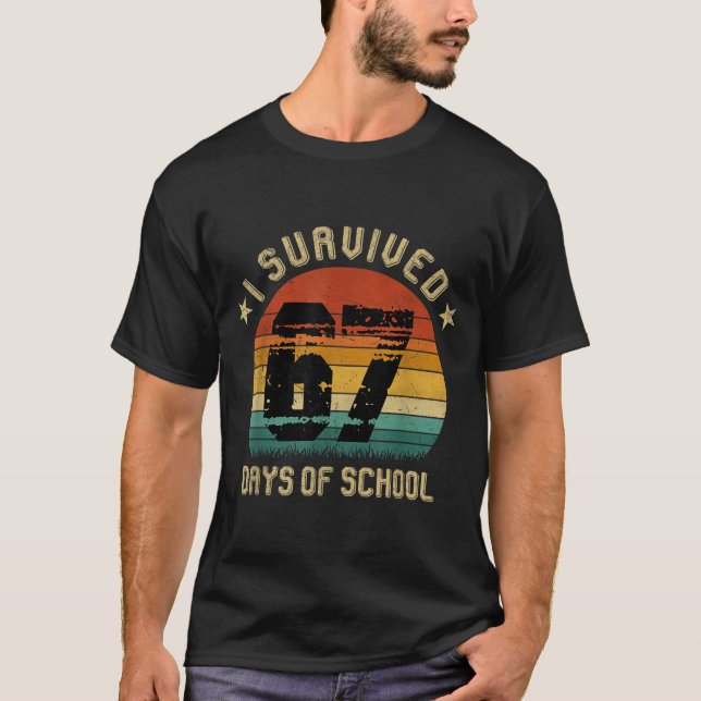 Camiseta I Survived 67 Days Of School Six Seven Teachers St (Anverso)