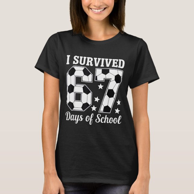 Camiseta I Survived 67 Days Of School Soccer Style Teacher  (Anverso)