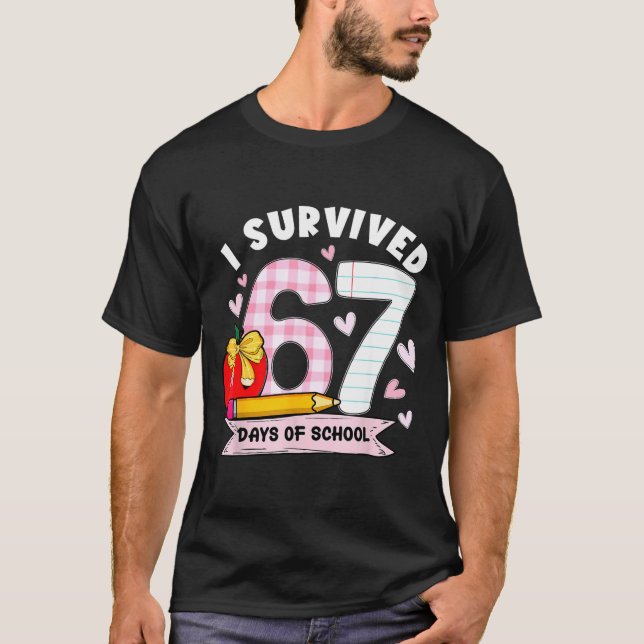Camiseta I Survived 67 Days Of School Student Humor Design  (Anverso)