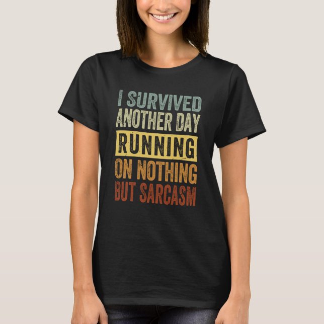 Camiseta I Survived Another Day Running On Nothing But Sarc (Anverso)