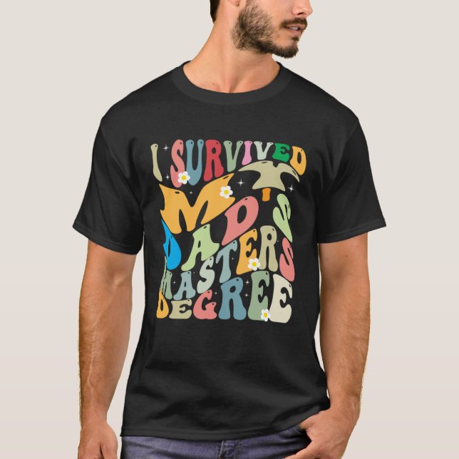Camiseta I Survived My Dad's Masters Degree Groovy Graduati (Anverso)