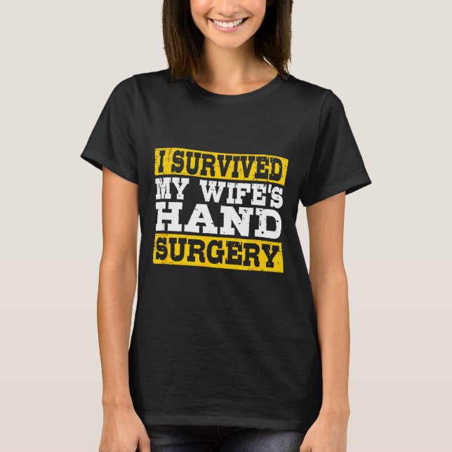 Camiseta I Survived My Wife's Hand Surgery Funny Recovery  (Anverso)