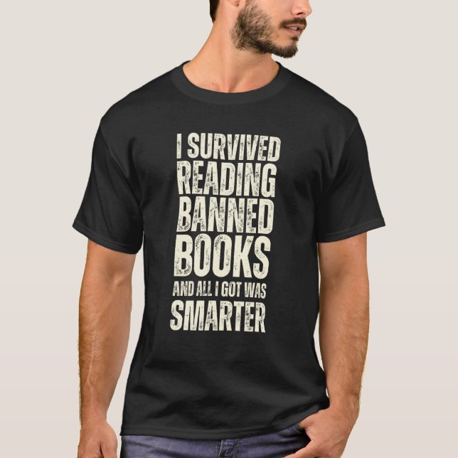 Camiseta I Survived Reading Banned Books And All I Got Was  (Anverso)