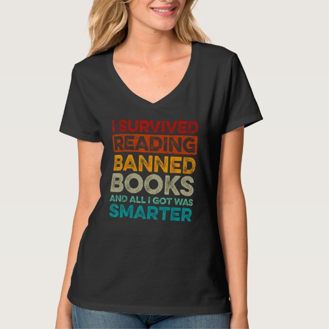 Camiseta I Survived Reading Banned Books Bookaholic (Anverso)