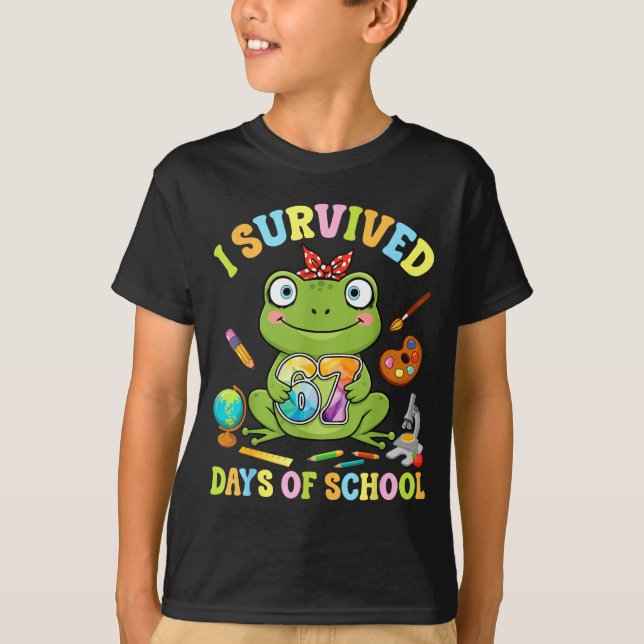 Camiseta I Survived Six Seven Days Of School Cute Frog Stud (Anverso)