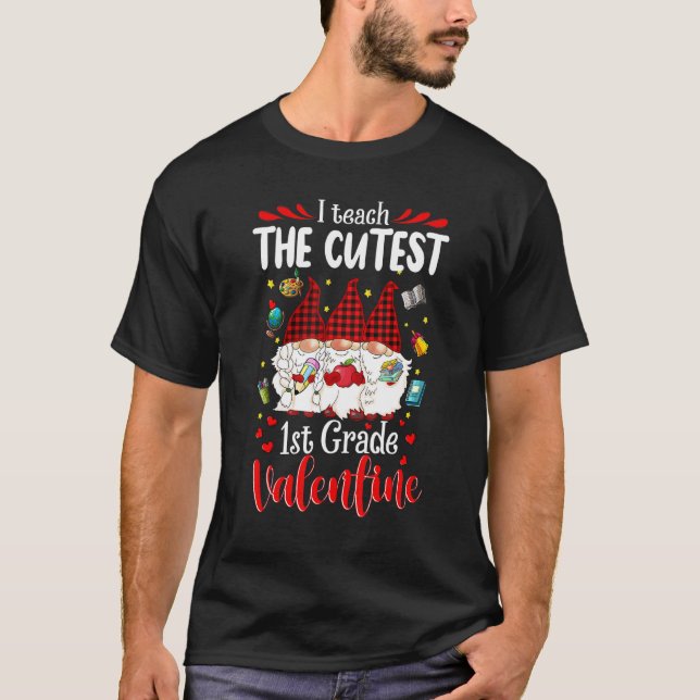 Camiseta I Teach The Cutest 1st Grade Valentines Gnomes Tea (Anverso)