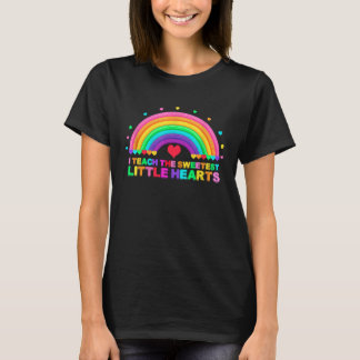 Camiseta I Teach The Sweetest Hearts Rainbow Teacher Valent