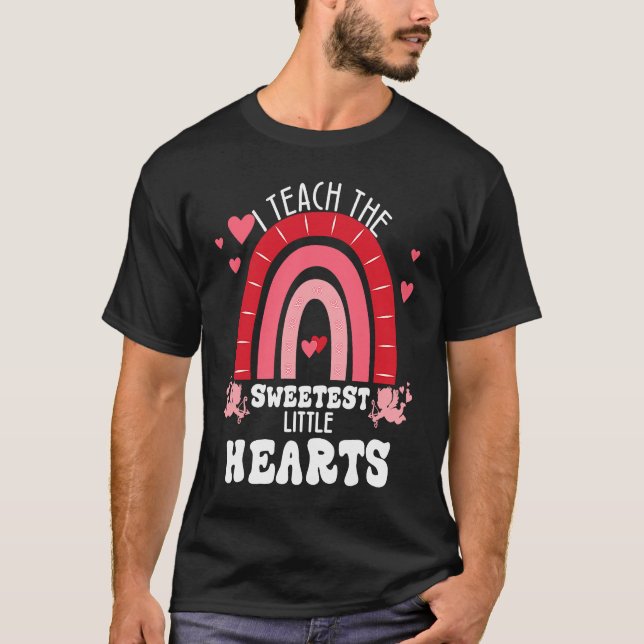 Camiseta I Teach The Sweetest Hearts Valentines Day Teacher (Anverso)