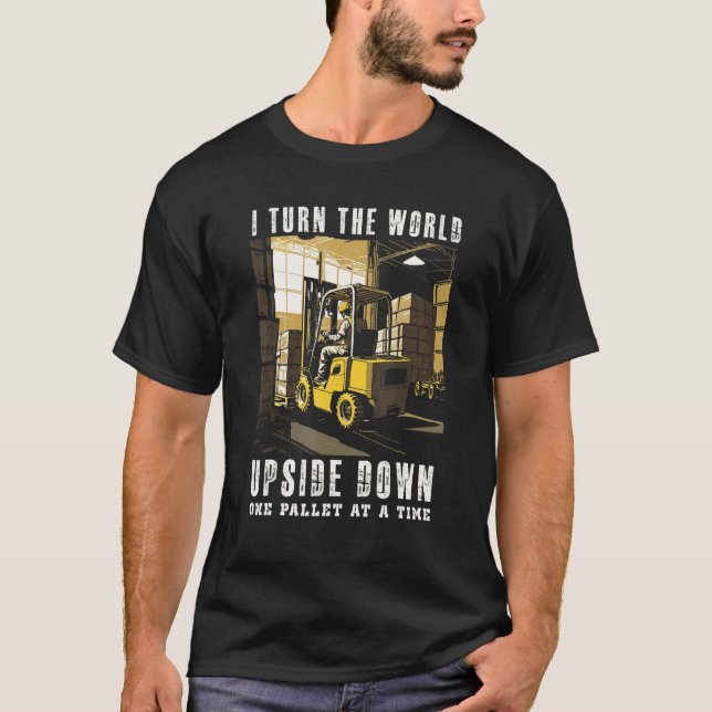 Camiseta I Turn The World Upside Down One Pallet At A Time  (Anverso)
