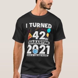 Camiseta I Turned 42 In Quarantine 2021 Funny 42Nd Birthday