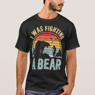 Camiseta I Was Fighting A Bear Tshirt  Funny Get Well Soon 