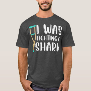 Camiseta I Was Fighting A Shark Broken Arm Fracture 425