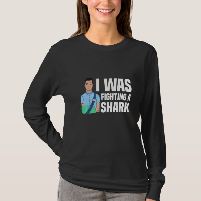 Camiseta I Was Fighting A Shark  Broken Bones  1 (Anverso)