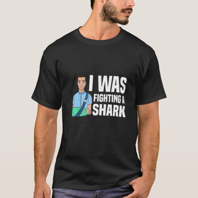 Camiseta I Was Fighting A Shark  Broken Bones  1 (Anverso)