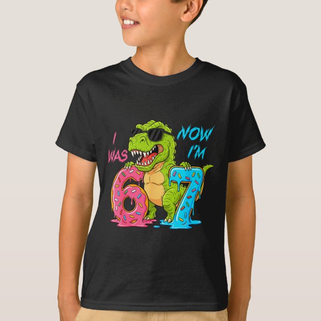 Camiseta I Was Six Now I'm Seven T-rex Dinosaur 67 Meme 7th (Anverso)