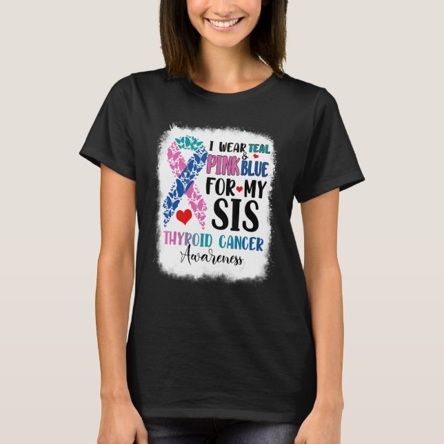 Camiseta I Wear Teal Pink Blue Sis Thyroid Awareness Month  (Anverso)