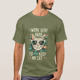 Camiseta I work very hard to keep my cat