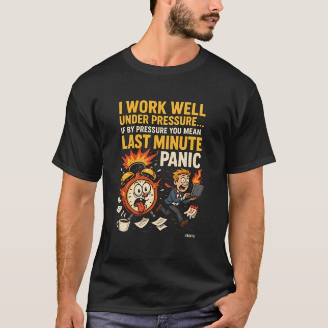 Camiseta I Work Well Under Pressure – Last Minute Panic Edi (Anverso)