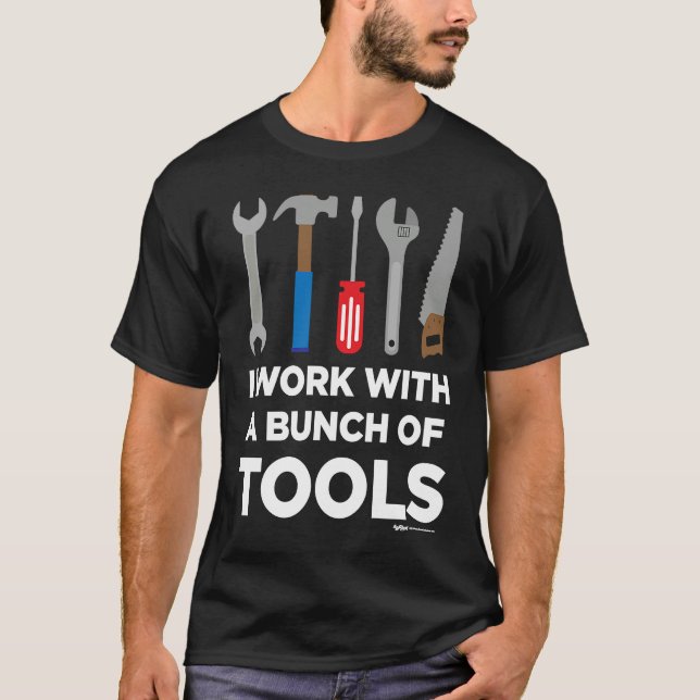 Camiseta I Work With A Bunch Of Tools Handyman and Carpente (Anverso)