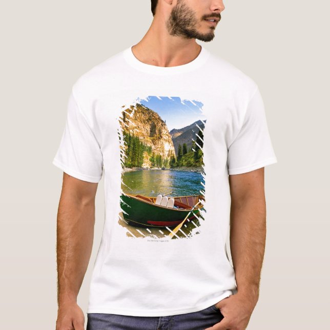 Camiseta IDAHO, barco de pesca en una playa arenosa en (Anverso)