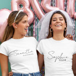 Camiseta Ideas de regalos personalizados para la dama de ho<br><div class="desc">¿Buscas la manera perfecta de mostrarle a tu dama de honor cuánto significa para ti? ¡Explora nuestra colección de regalos personalizados para dama de honor, disponibles exclusivamente en Zazzle! Ya sea que haya sido tu confidente, tu apoyo o tu mano derecha en tu camino al altar, estos regalos reflexivos seguramente...</div>