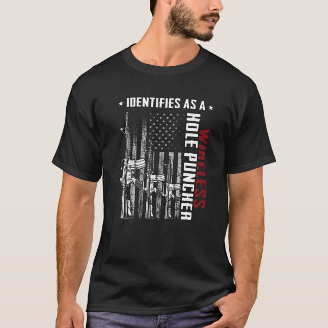 Camiseta Identifies As A Wireless Hole Puncher AR-15 US Fla (Anverso)