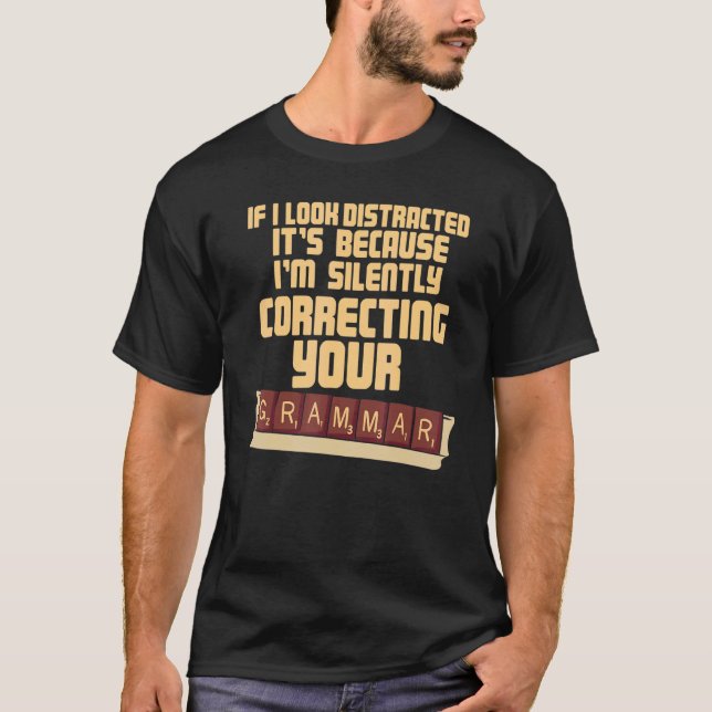 Camiseta If I Look Distracted I'm Silently Correcting Your  (Anverso)