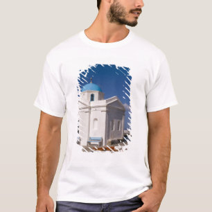 Camiseta Iglesia blanca en la playa cerca del Mar Egeo en