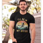 Camiseta I'll be in My Office Funny Sky Lover<br><div class="desc">Diseño con imagen vintage con fondo de un esquiador y la frase "I'LL BE IN MY OFFICE" diseño lindo y divertido para todos los amantes del ski, ideal para padres, abuelos, tios, familiar o amigo amante del ski, se puede regalar en cualquier ocasion. no dude y adquiera la suya ahora....</div>