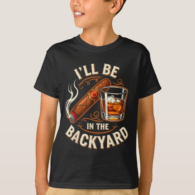 Camiseta I'll Be In The Backyard Funny Cigar And Bourbon Lo (Anverso)